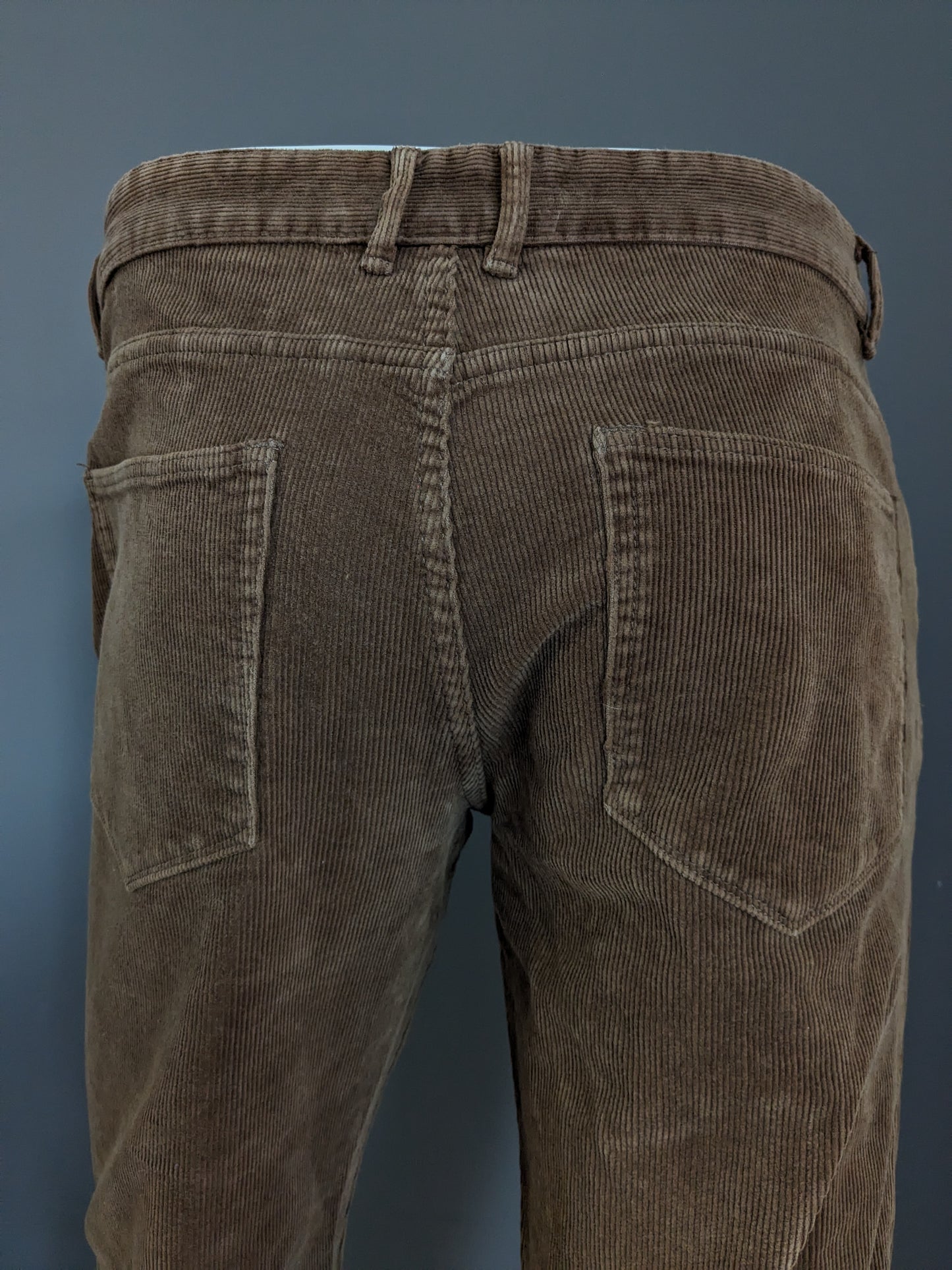 ACW 85 pantalones de costilla. Marrón. Tamaño W34 - L24. Modelo corto. Corte recto.