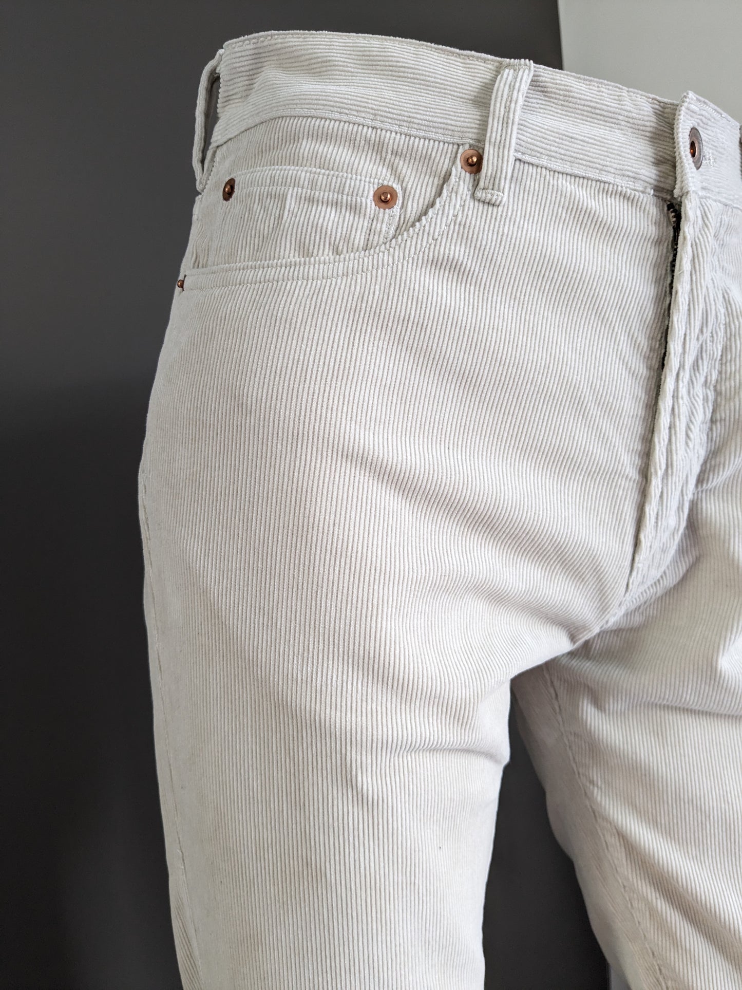 Pantalón canalé. Beige. Tamaño W30 - L32. Ajuste delgado.