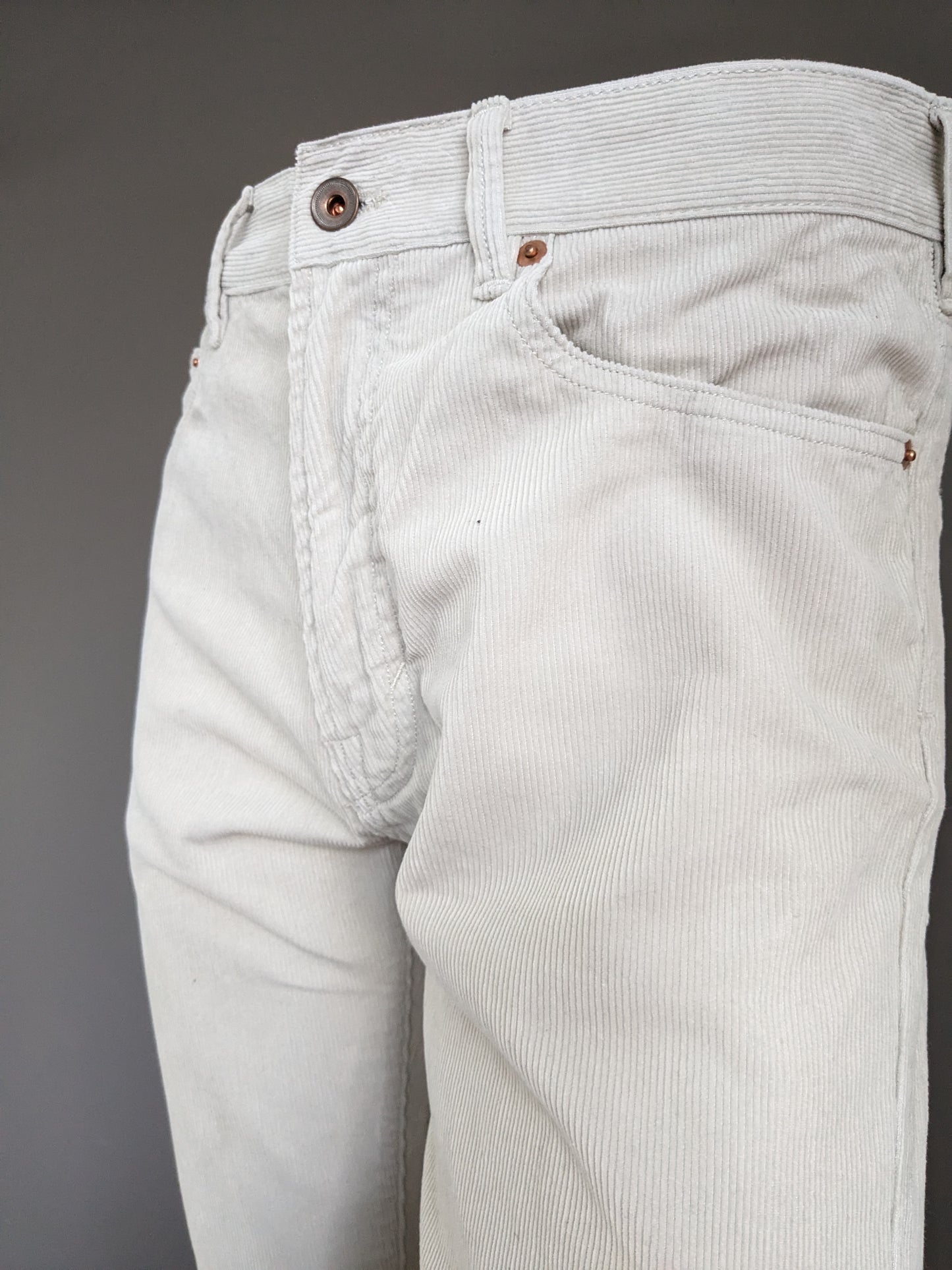 Pantalón canalé. Beige. Tamaño W30 - L32. Ajuste delgado.