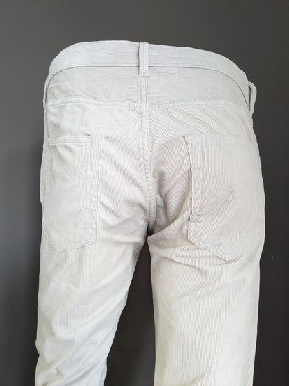 Pantalón canalé. Beige. Tamaño W30 - L32. Ajuste delgado.