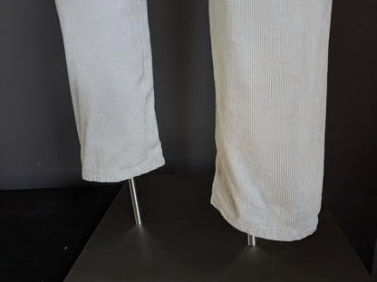Pantalón canalé. Beige. Tamaño W30 - L32. Ajuste delgado.