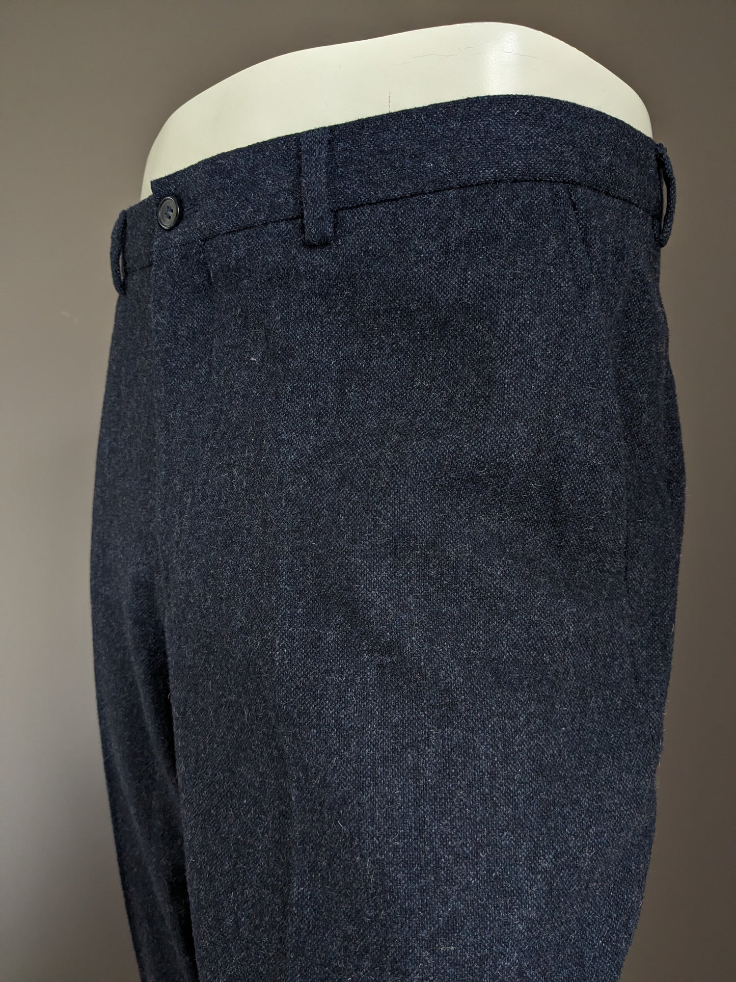 Tailor & Wright wool trousers. Dark blue mixed. Size 52 / L. 43% Wool.