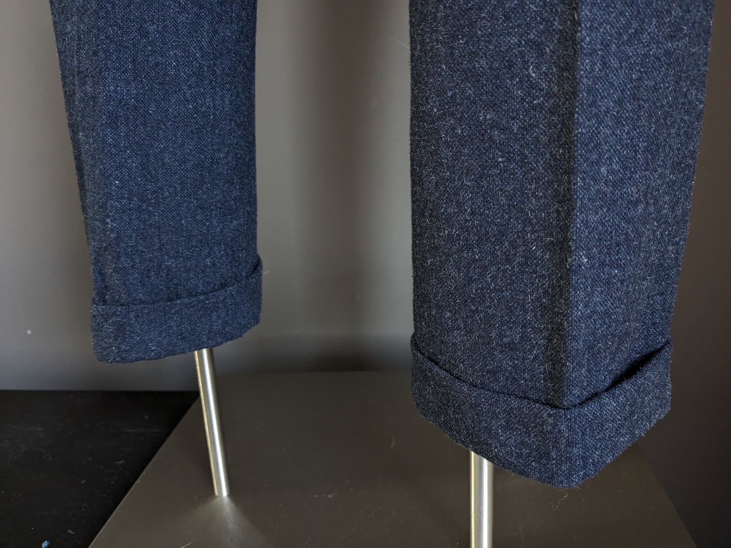 Tailor & Wright wool trousers. Dark blue mixed. Size 52 / L. 43% Wool.