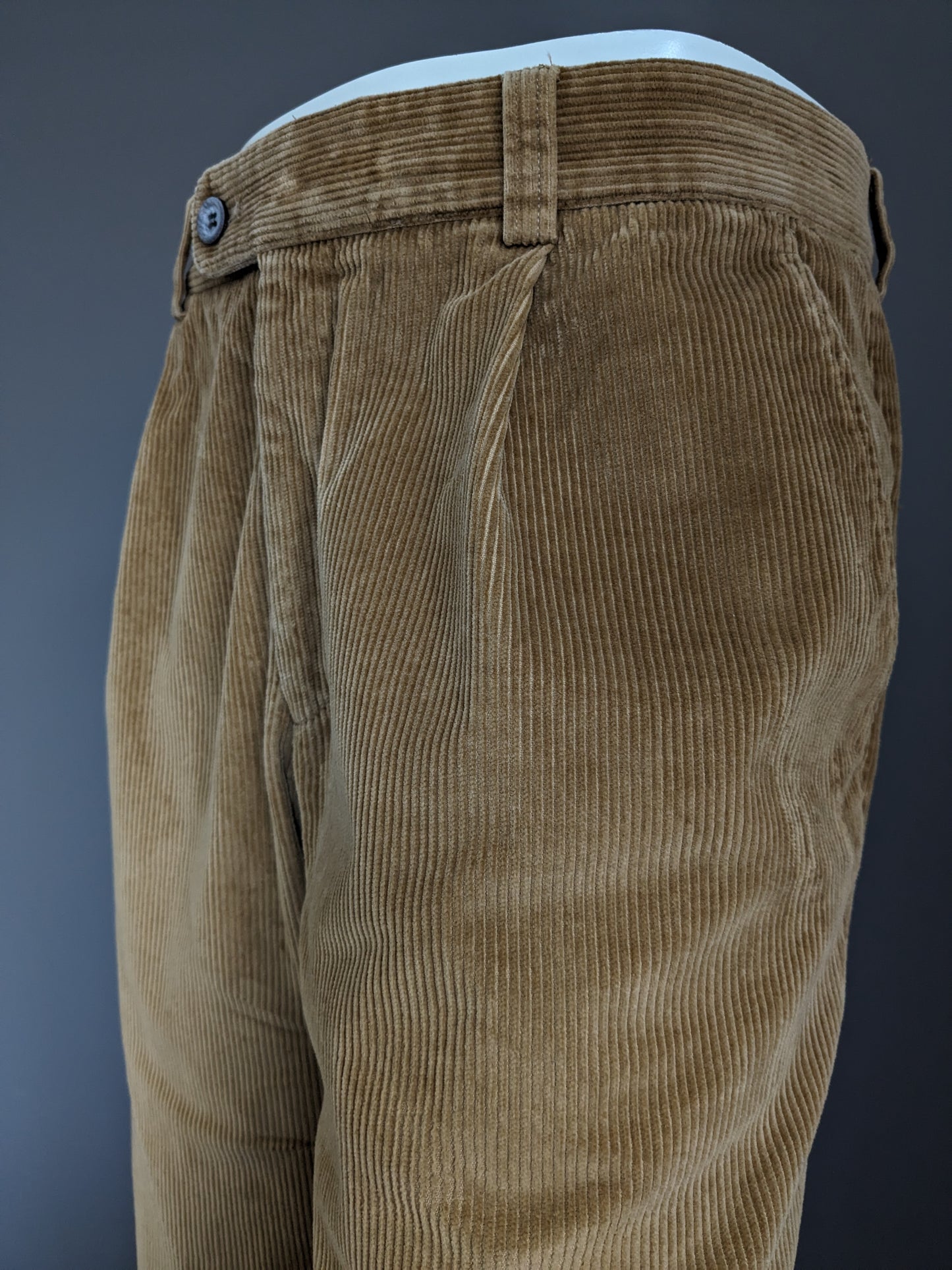 Pantalones de canalé Gardeur. Marrón. Talla 26 (52) / L.