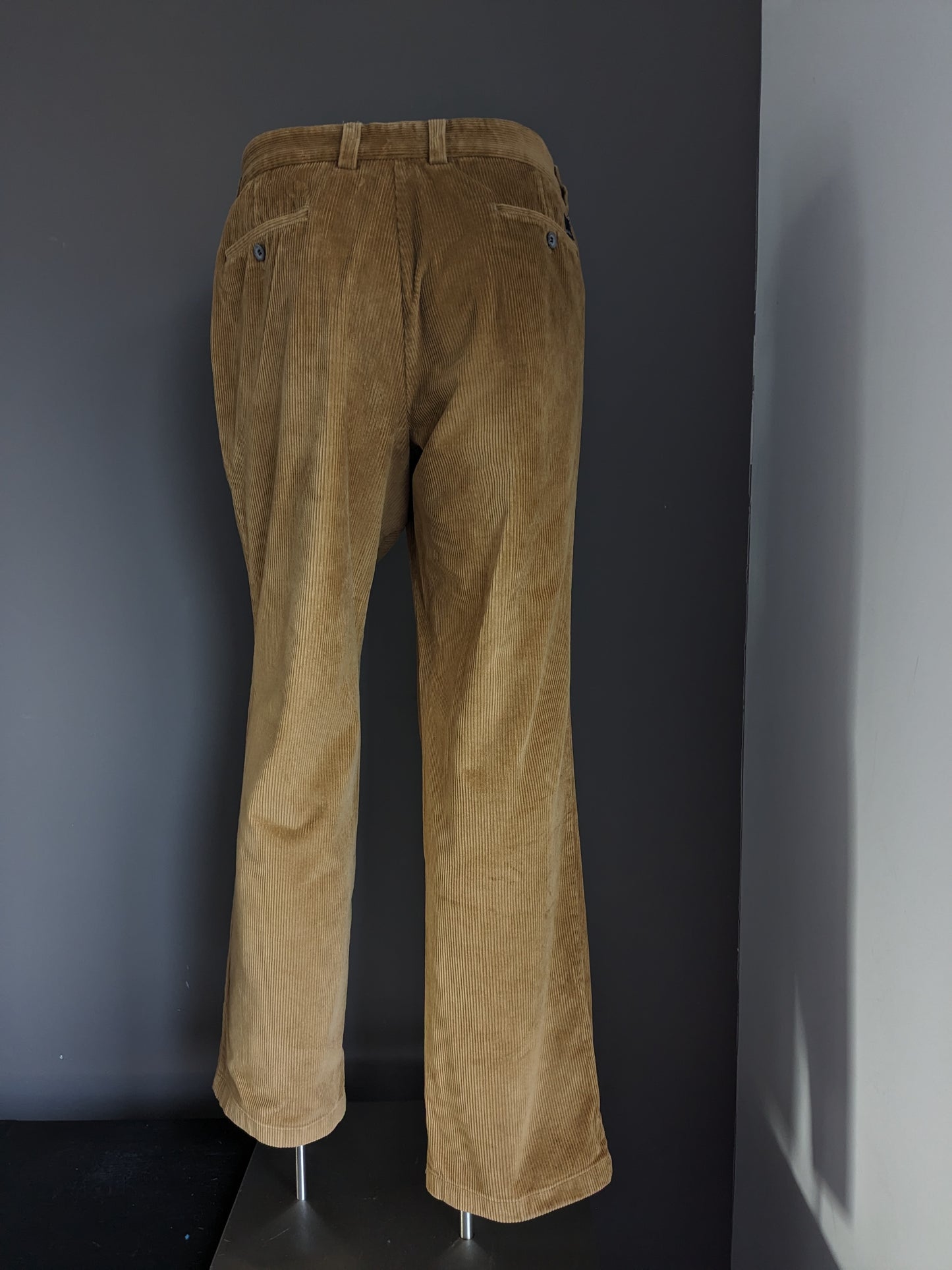 Pantalones de canalé Gardeur. Marrón. Talla 26 (52) / L.