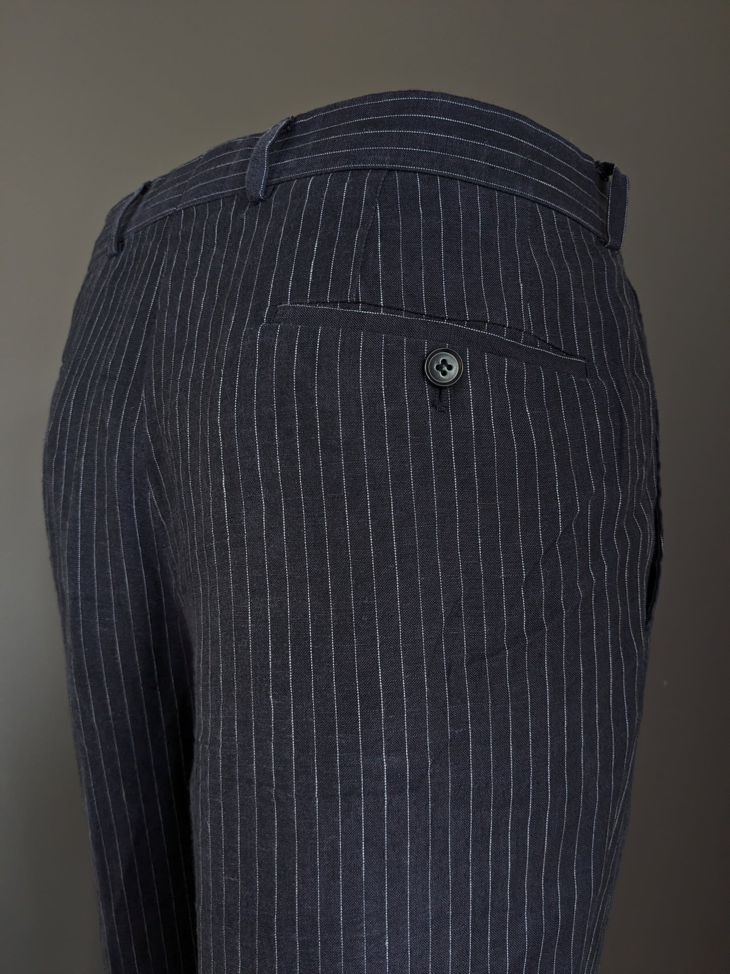 Pantalon en lin Hugo Boss. Rayé bleu et blanc. Taille 52 / L