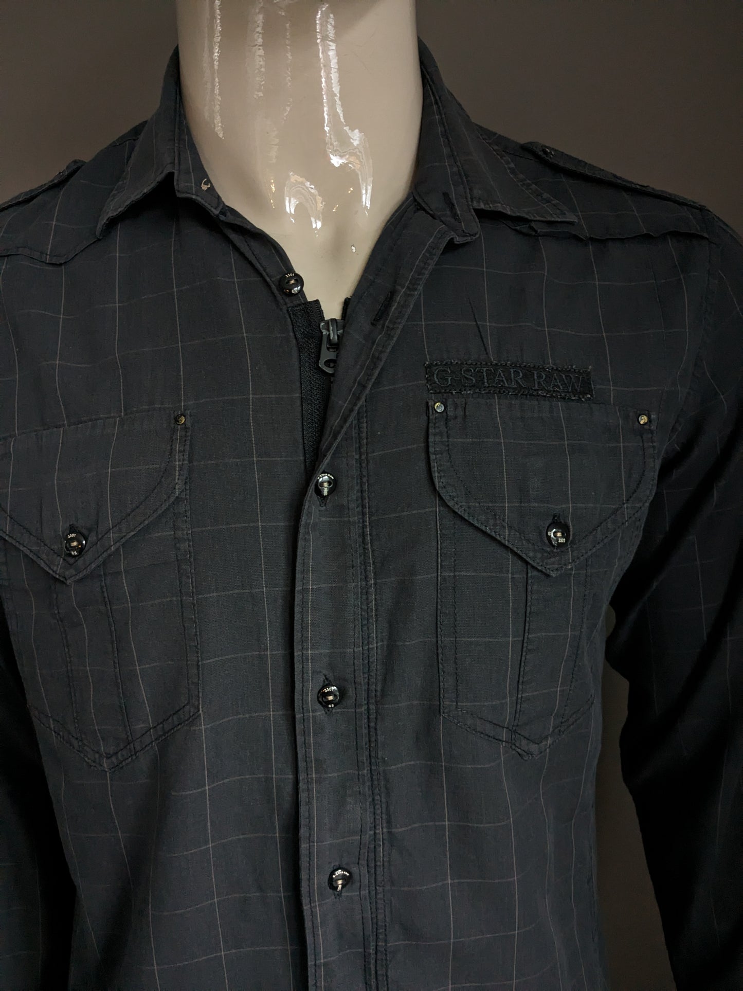 G-Star Raw shirt. With zipper and buttons. Black gray checked. Size L.