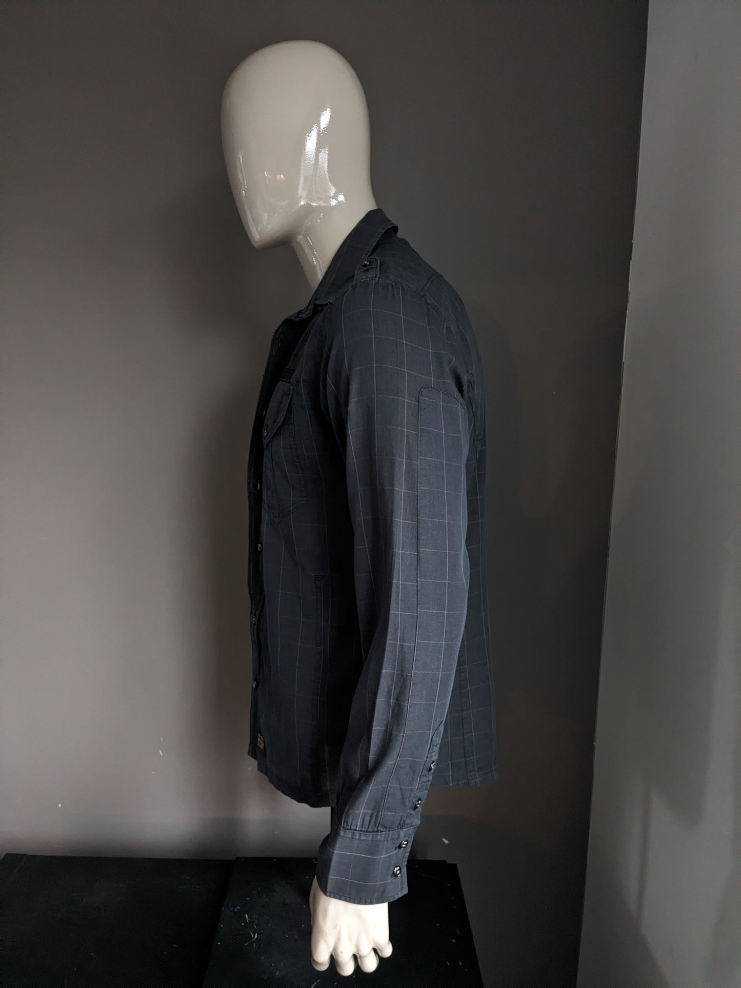 G-Star Raw shirt. With zipper and buttons. Black gray checked. Size L.