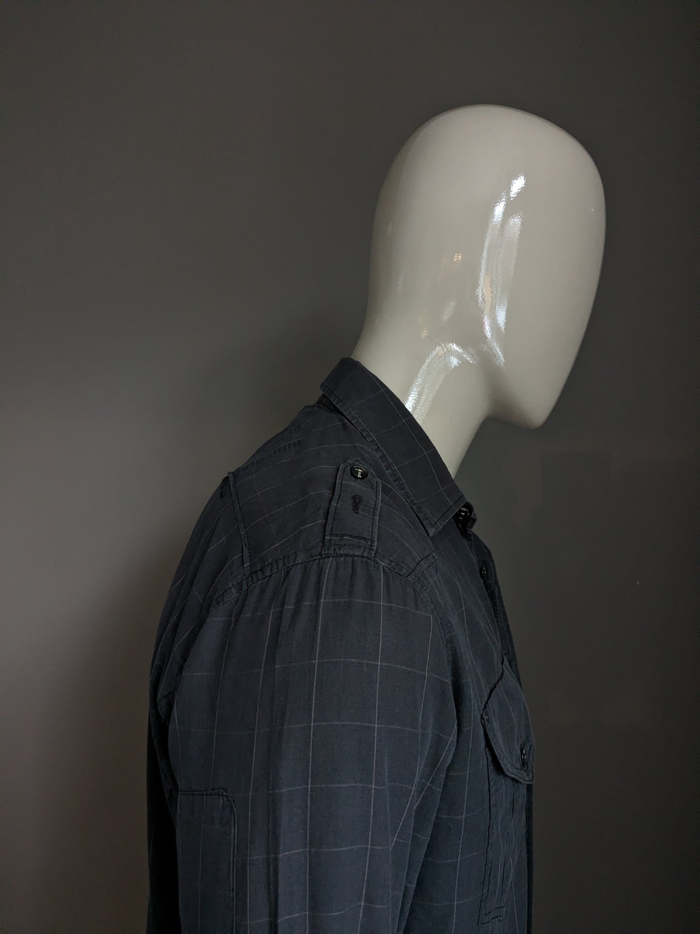 G-Star Raw shirt. With zipper and buttons. Black gray checked. Size L.
