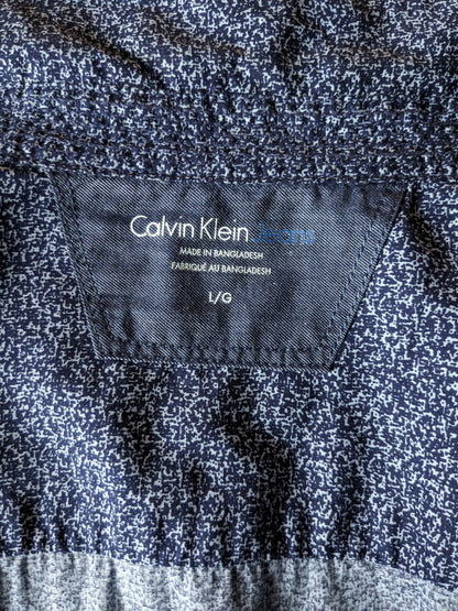 Chemise Calvin Klein. Impression bleue. Taille L.