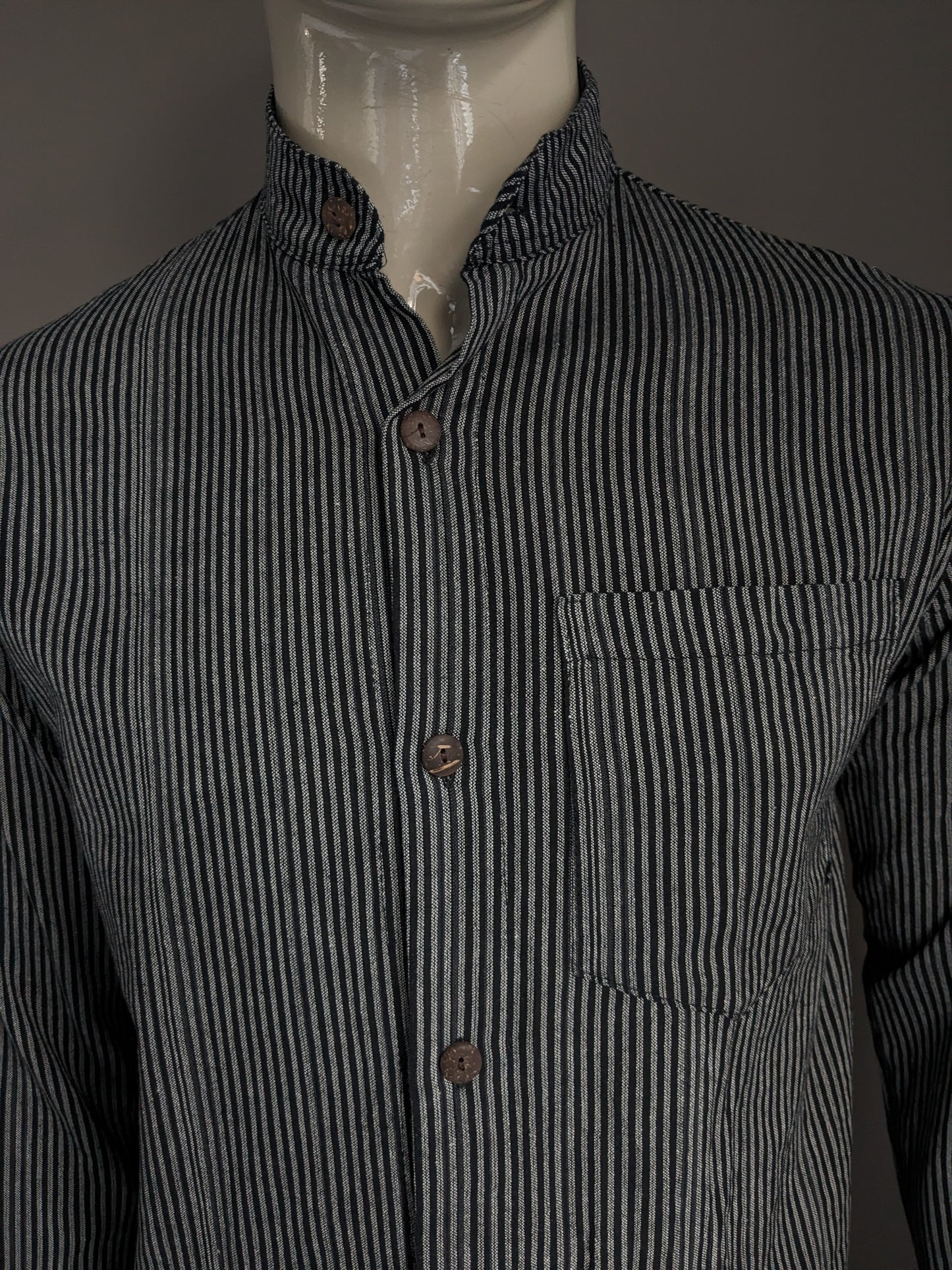 Vintage overhemd opstaande / farmers / Mao kraag. Zwart grijs gestreept. Maat M.