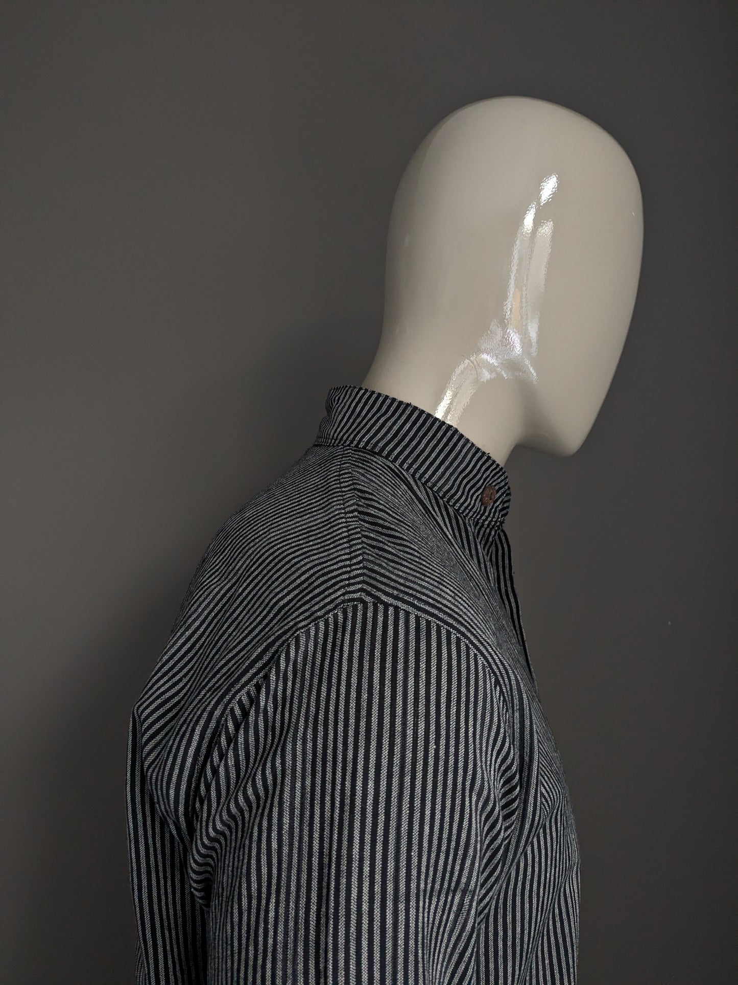 Vintage -Hemd aufrecht / Bauern / Mao -Kragen. Schwarz grau gestreift. Größe M.