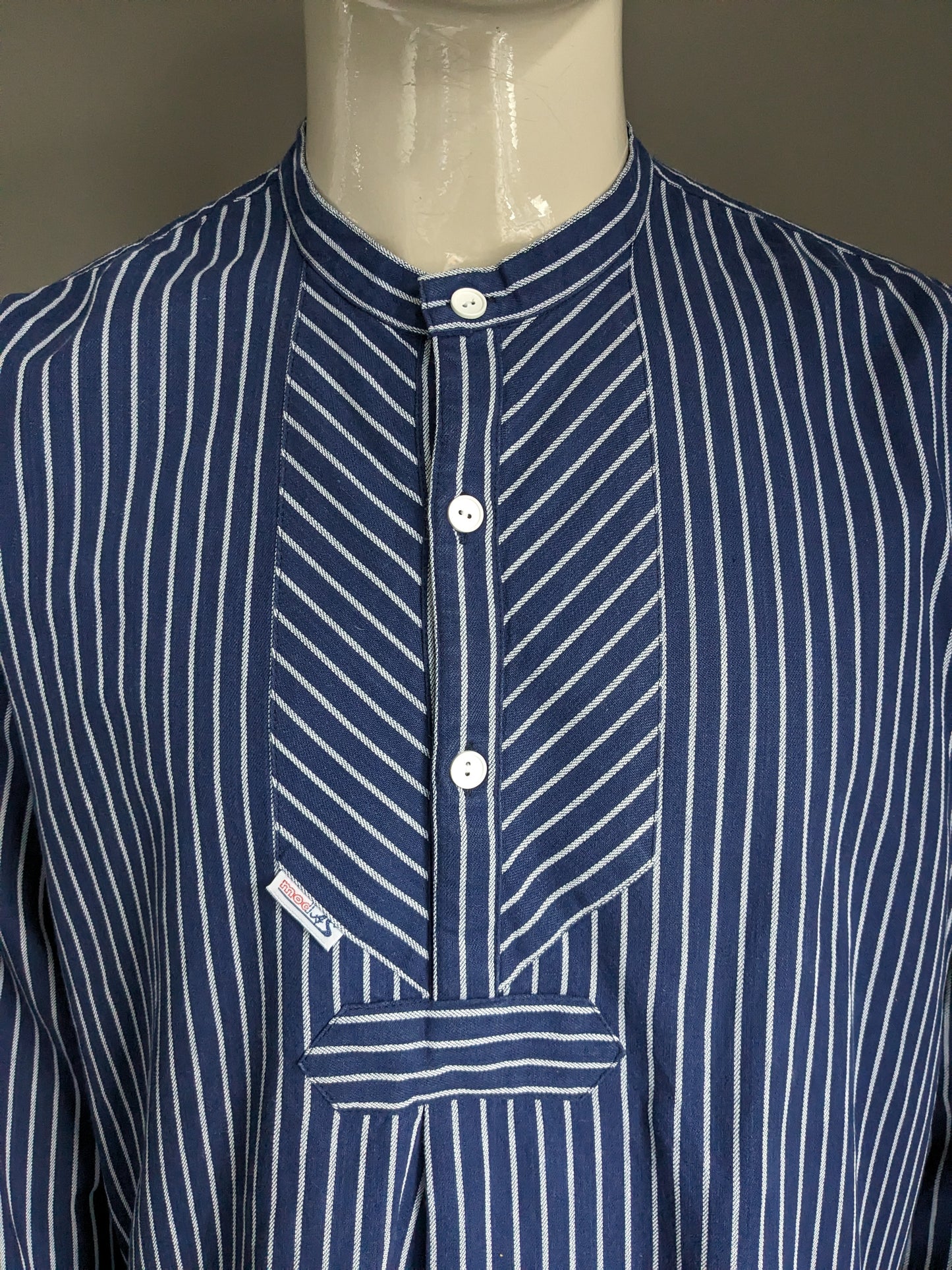 Vintage Modas polo trui / overhemd. Opstaande / farmers / Mao kraag. Blauw wit gestreept. Maat XL.