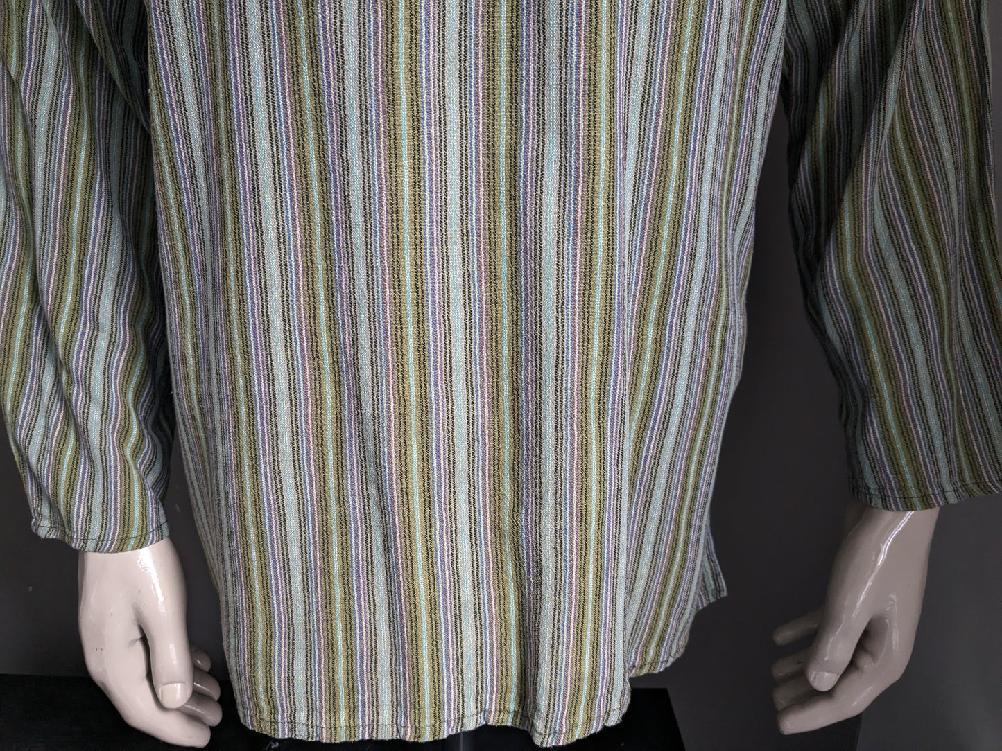 Vintage polo trui / overhemd met opstaande / farmers / Mao kraag. Groen paars bruin blauw gestreept met zak. Maat XL.