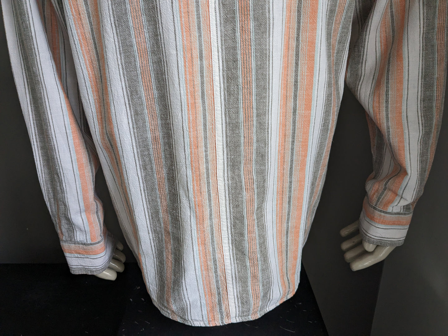 Pull / chemise Vintage GW Polo avec collier surélevé / agriculteurs / mao. Gris orange rayé. 55% de lin. Taille xxl.