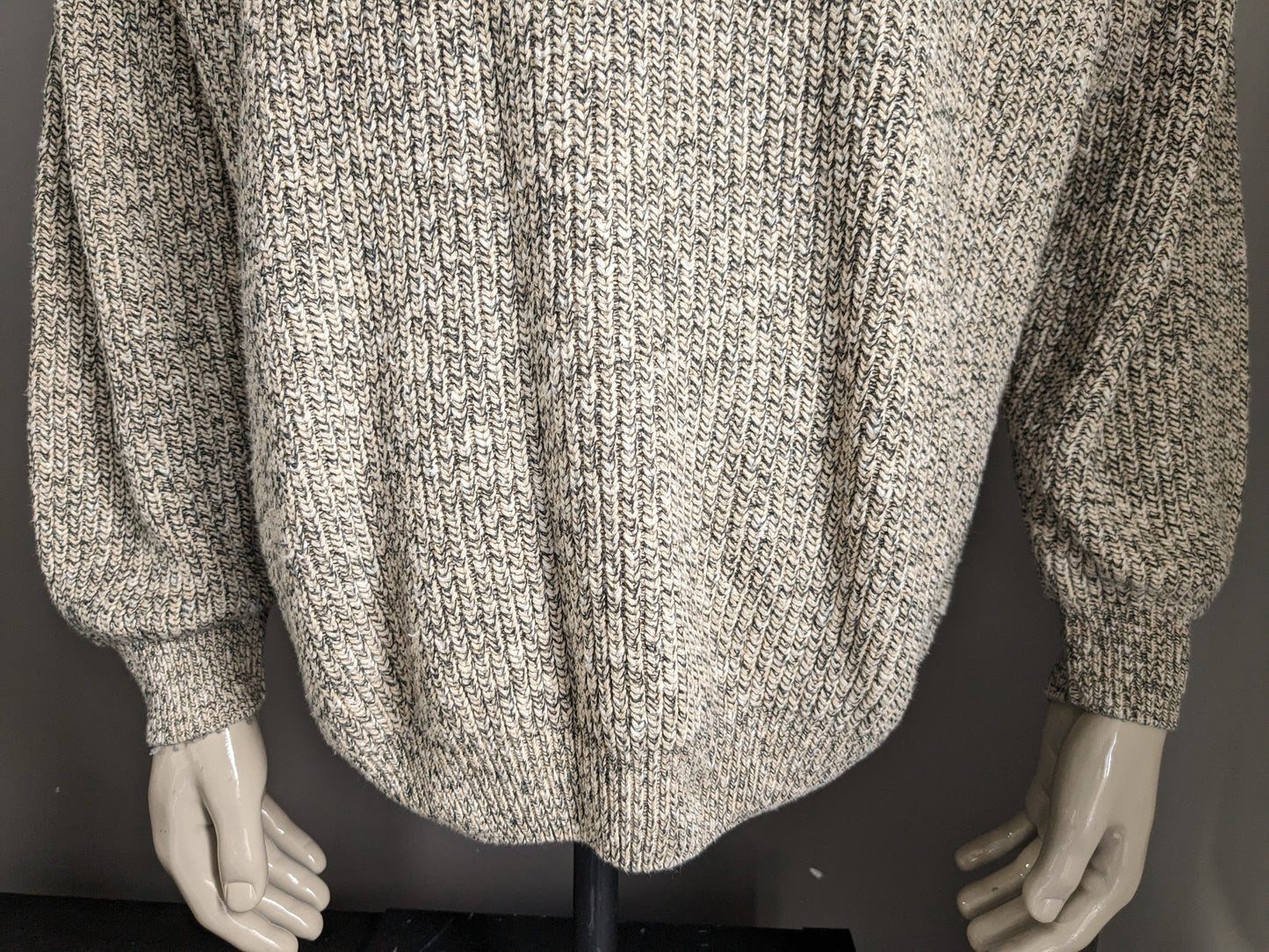 Maglione vintage della moda dell'uomo. Beige grigio misto. Dimensioni L / XL Modello oversize vintage.