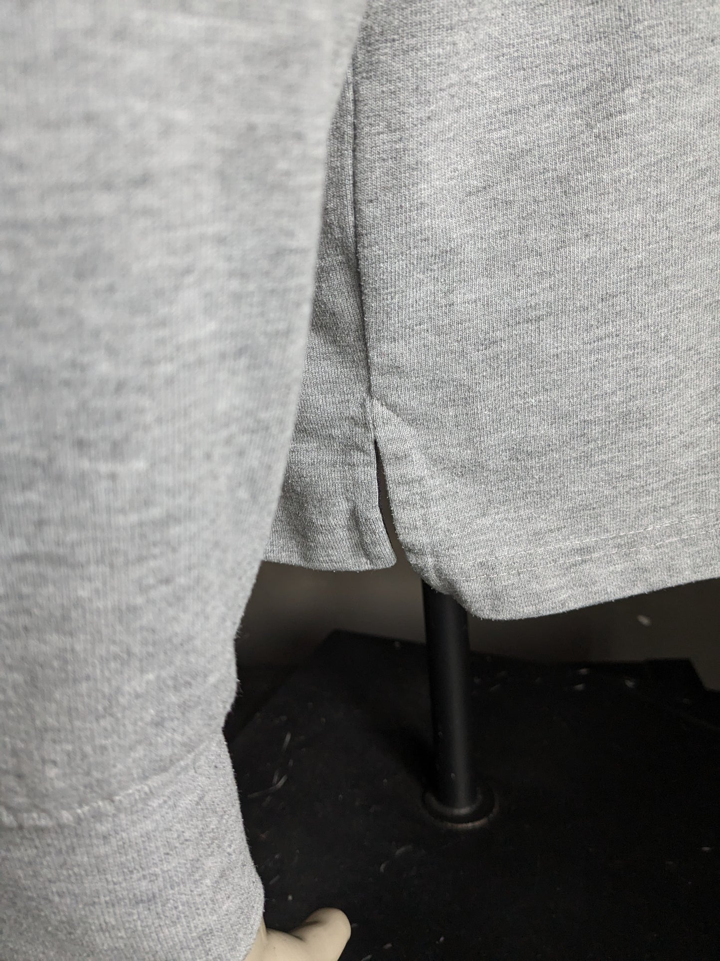 Pull polo Christian Berg. Rayé gris blanc. Taille L.