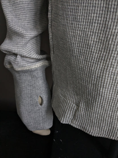 Cardigan Diesel avec col et boutons. Gris mélangé avec trous pour les pouces dans la manche. Taille L.