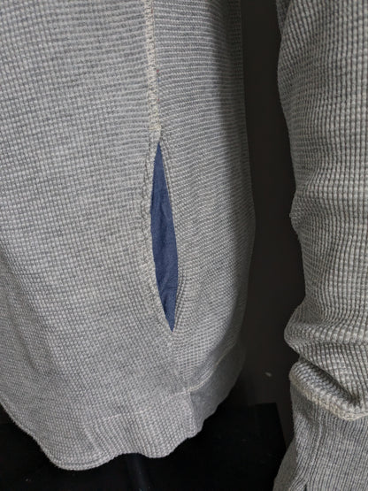 Cardigan Diesel avec col et boutons. Gris mélangé avec trous pour les pouces dans la manche. Taille L.