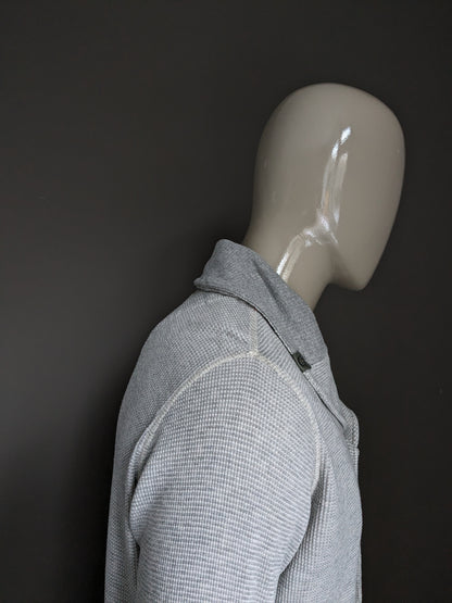 Cardigan Diesel avec col et boutons. Gris mélangé avec trous pour les pouces dans la manche. Taille L.