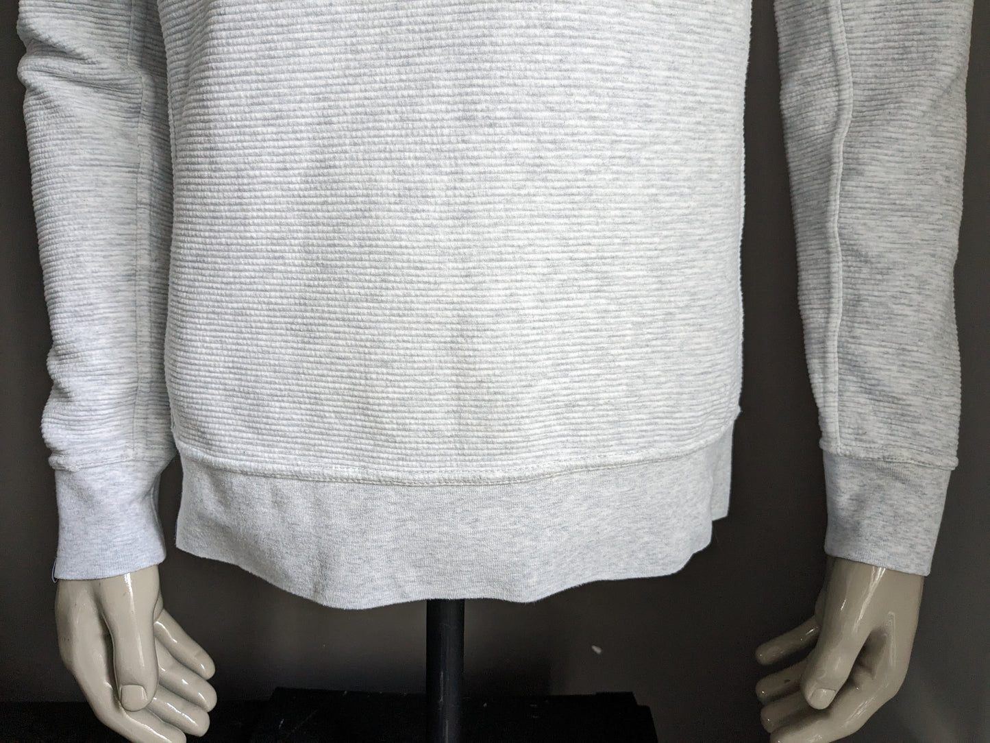 Chasin sweater. White gray tangible mixed motif. Size L.