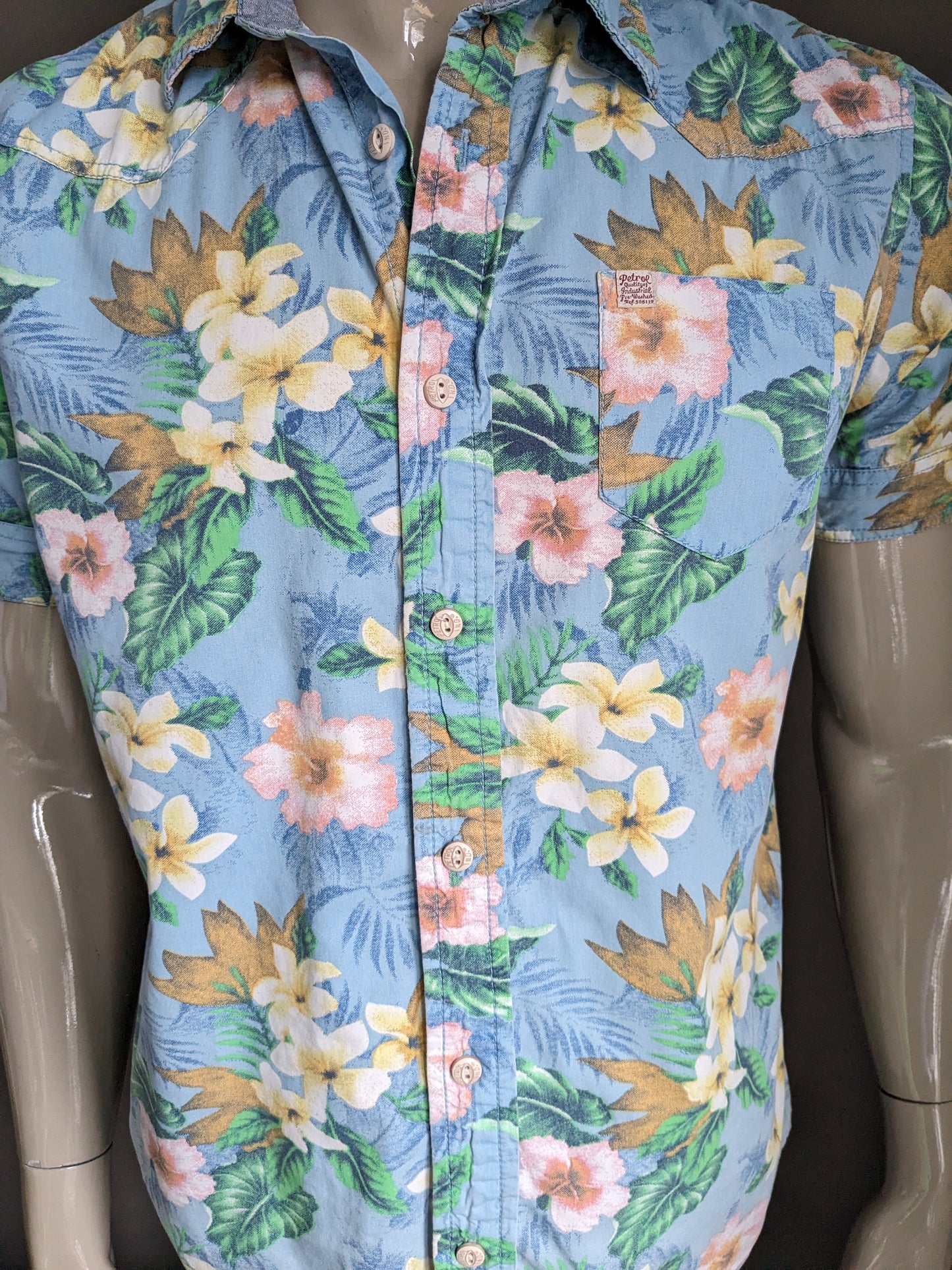 Camisa de gasolina Hawaii manga corta. Blue verde amarillo rosa huella floral. Talla L.
