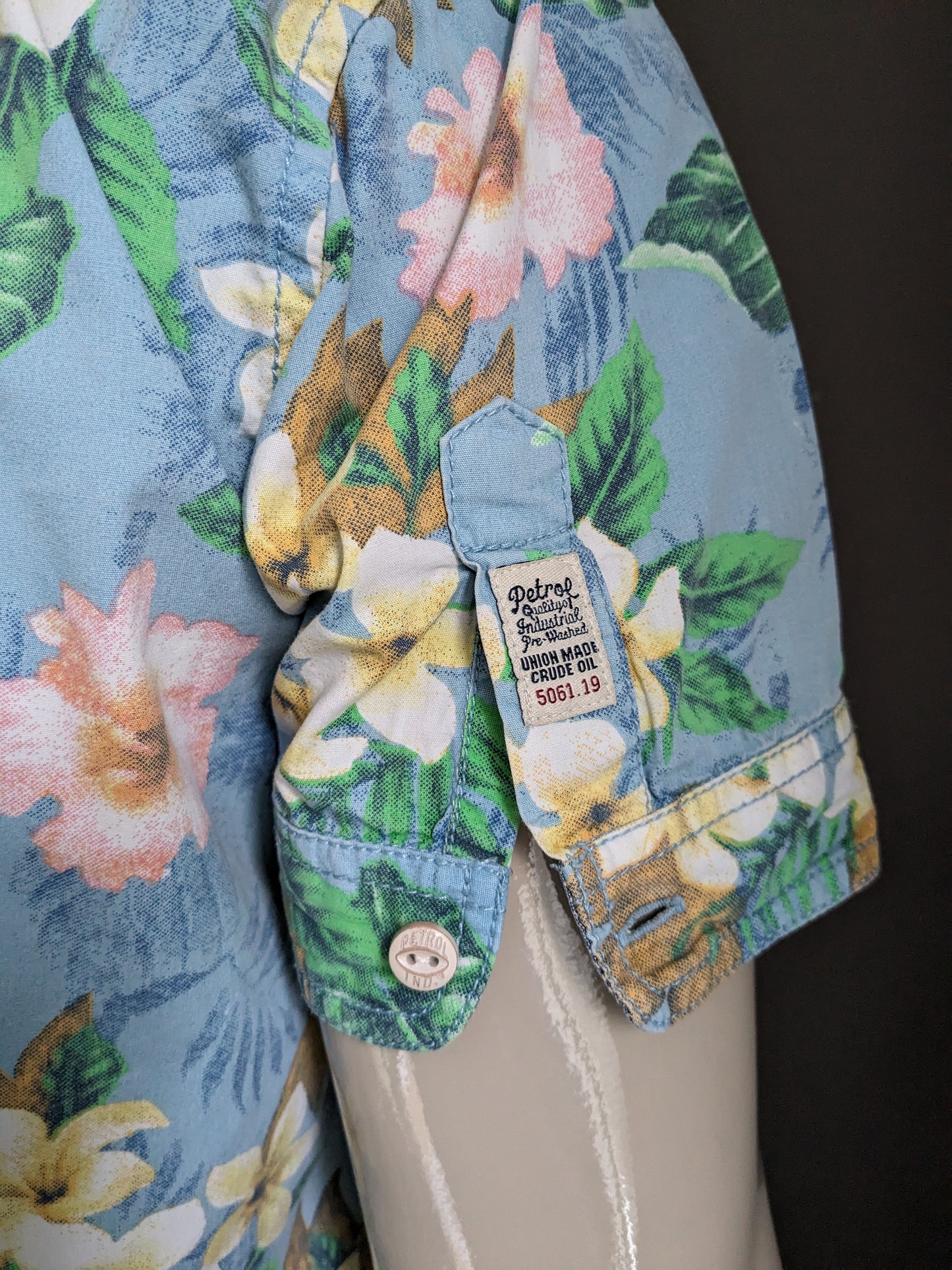 Petrol Hawaii shirt short sleeve. Blue Green Yellow Pink floral print. Size L.