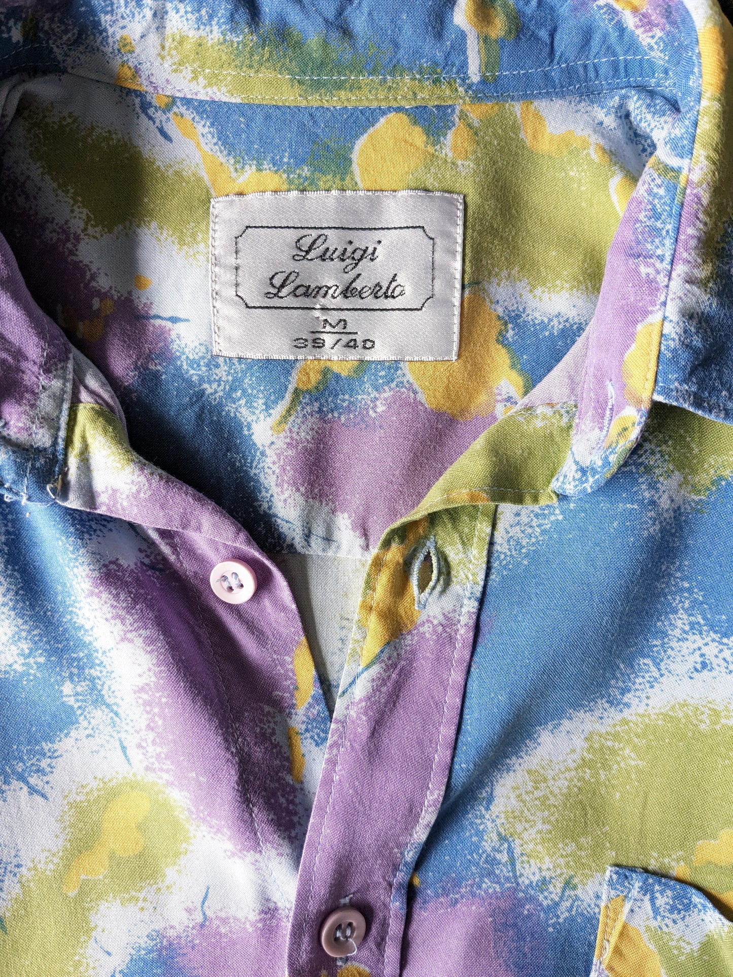 Vintage de la camisa Luigi Lamberto de los 90 manga corta. Blue verde impresa amarilla púrpura. Tamaño L / XL.
