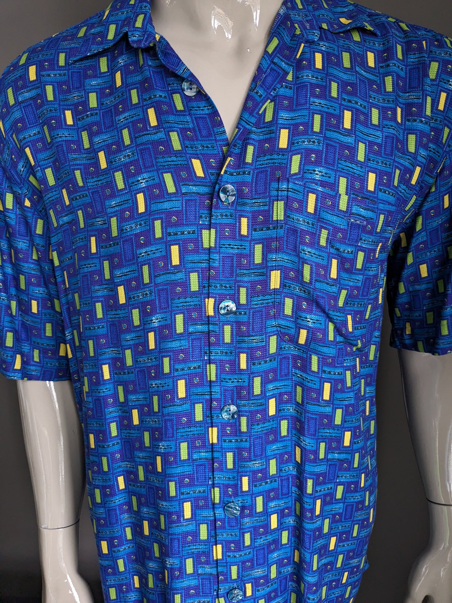 Vintage 90's Benetti overhemd korte mouw. Grotere knopen.  Blauw Groen Gele print. Maat L.