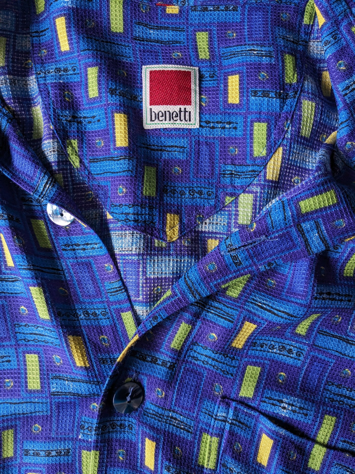 Vintage 90er Benetti -Shirt Kurzarm. Größere Knöpfe. Blau grün gelber Druck. Größe L.