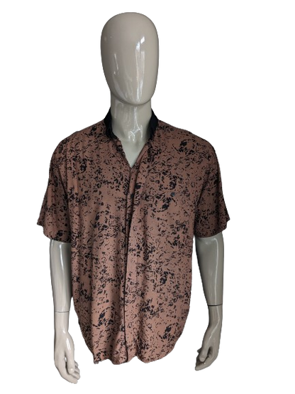 Vintage-Ballon-Shirt mit kurzen Ärmeln. Braun-schwarzer Druck. Größe XL.