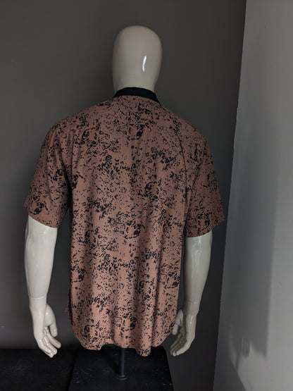Vintage-Ballon-Shirt mit kurzen Ärmeln. Braun-schwarzer Druck. Größe XL.