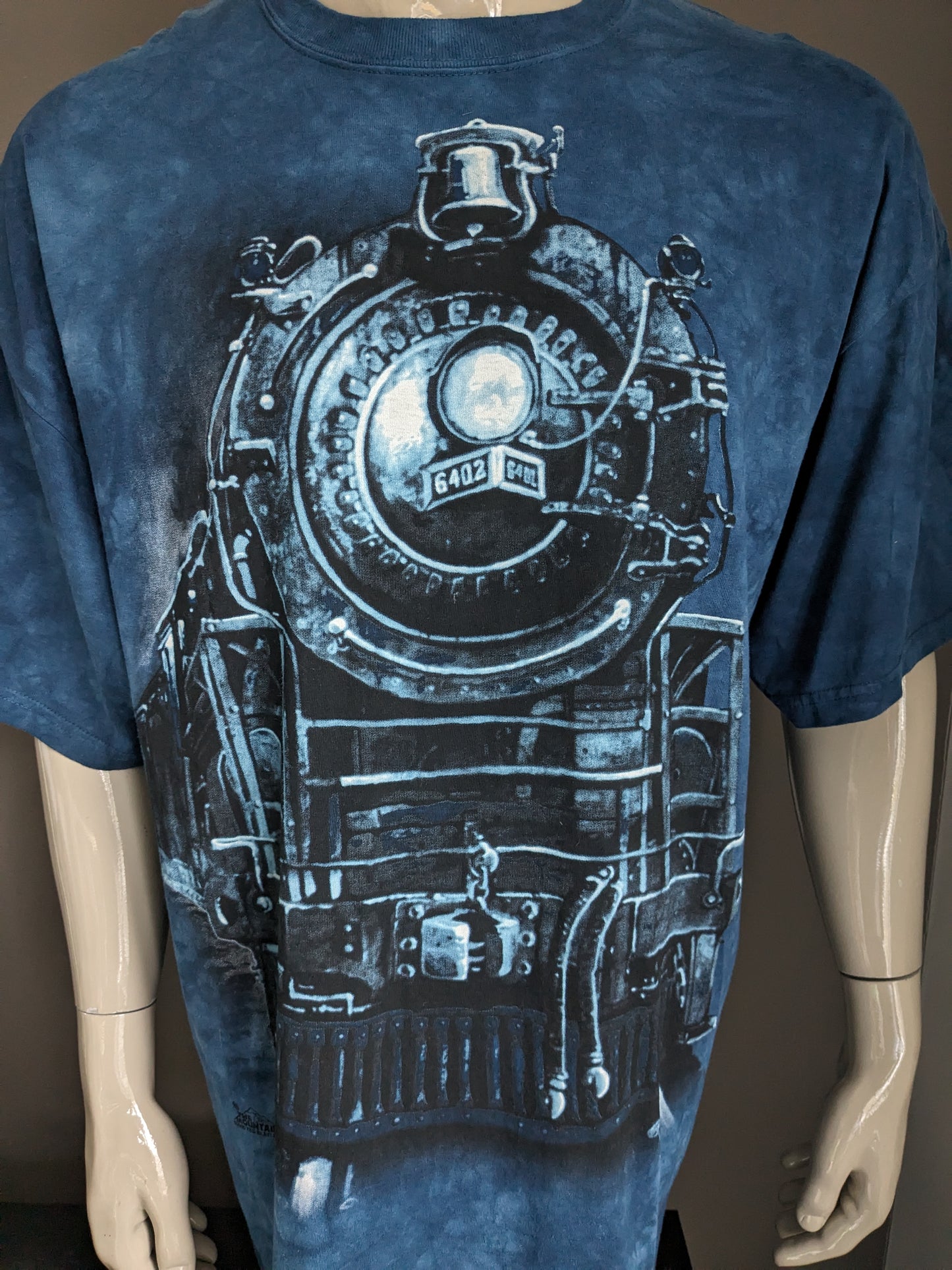 La camisa de montaña. Azul oscuro con estampado de locomotora. Tamaño 2xl / xxl.
