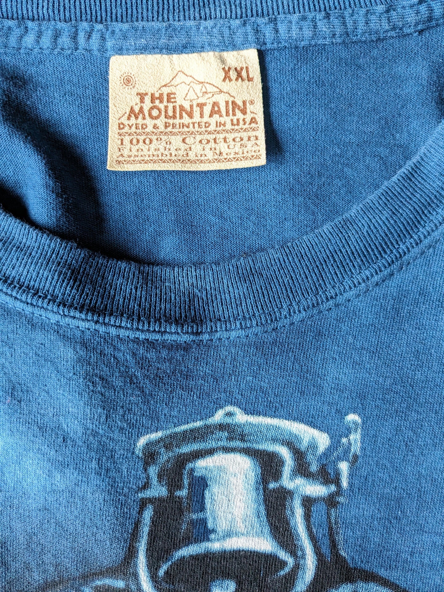 The Mountain shirt. Dark blue with locomotive print. Size 2XL / XXL.