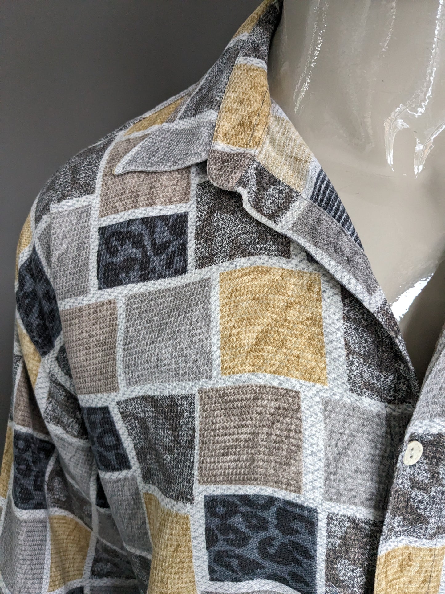 Shirt stagioni vintage a manica corta. Stampa grigio giallo marrone. Dimensione 2xl / xxl.