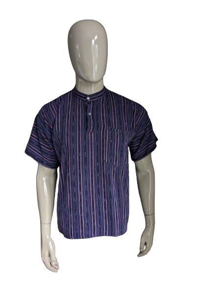 Vintage-Polo mit Mao-/Farmer-/Stehkragen. Lila Grün Rot Schwarz gestreift. Größe L.