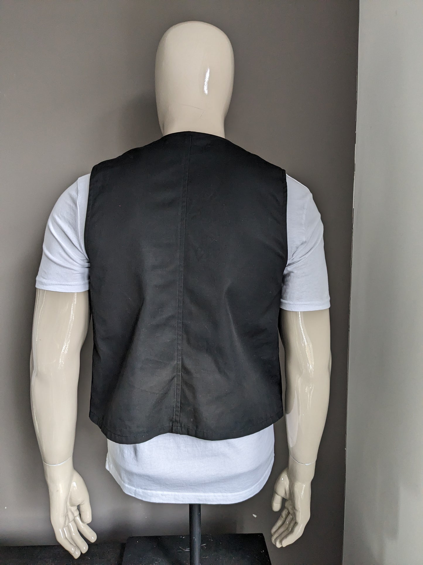 Gilet with bags. Black colored. Size M. #333.