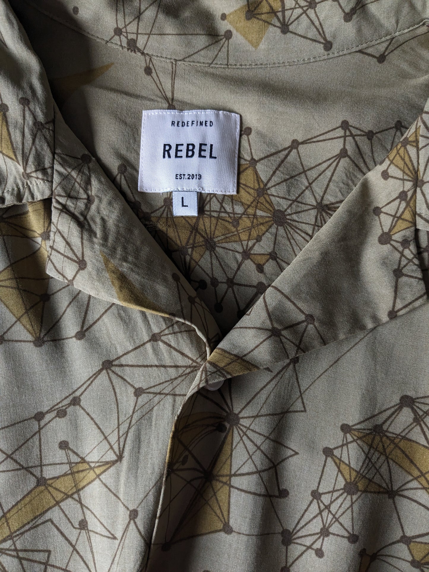 Rebel print overhemd korte mouw. Groene print. Maat L / XL.