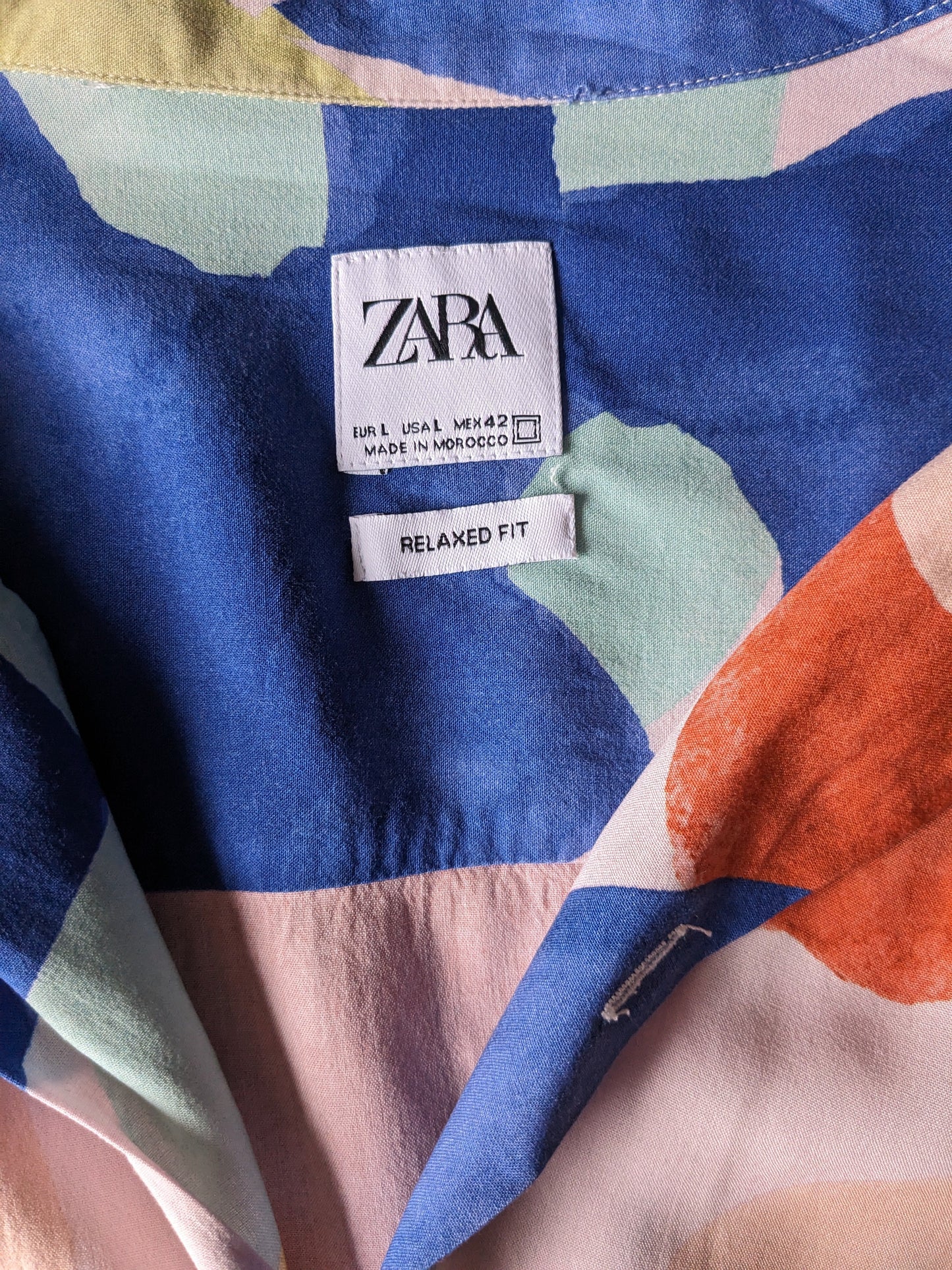 Zara print shirt short sleeve. Pink orange yellow blue green print. Size L. Relaxed Fit.
