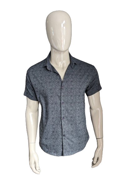Mudenni Shirt short sleeves. Gray black paisley print. Size L. Stretch.