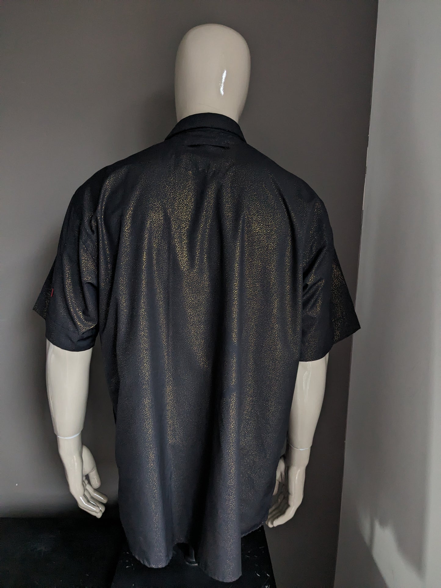 Shirt.com overhemd korte mouw. Zwart goudkleurig gestippeld. Mooie knopen. Maat XXL / 2XL.