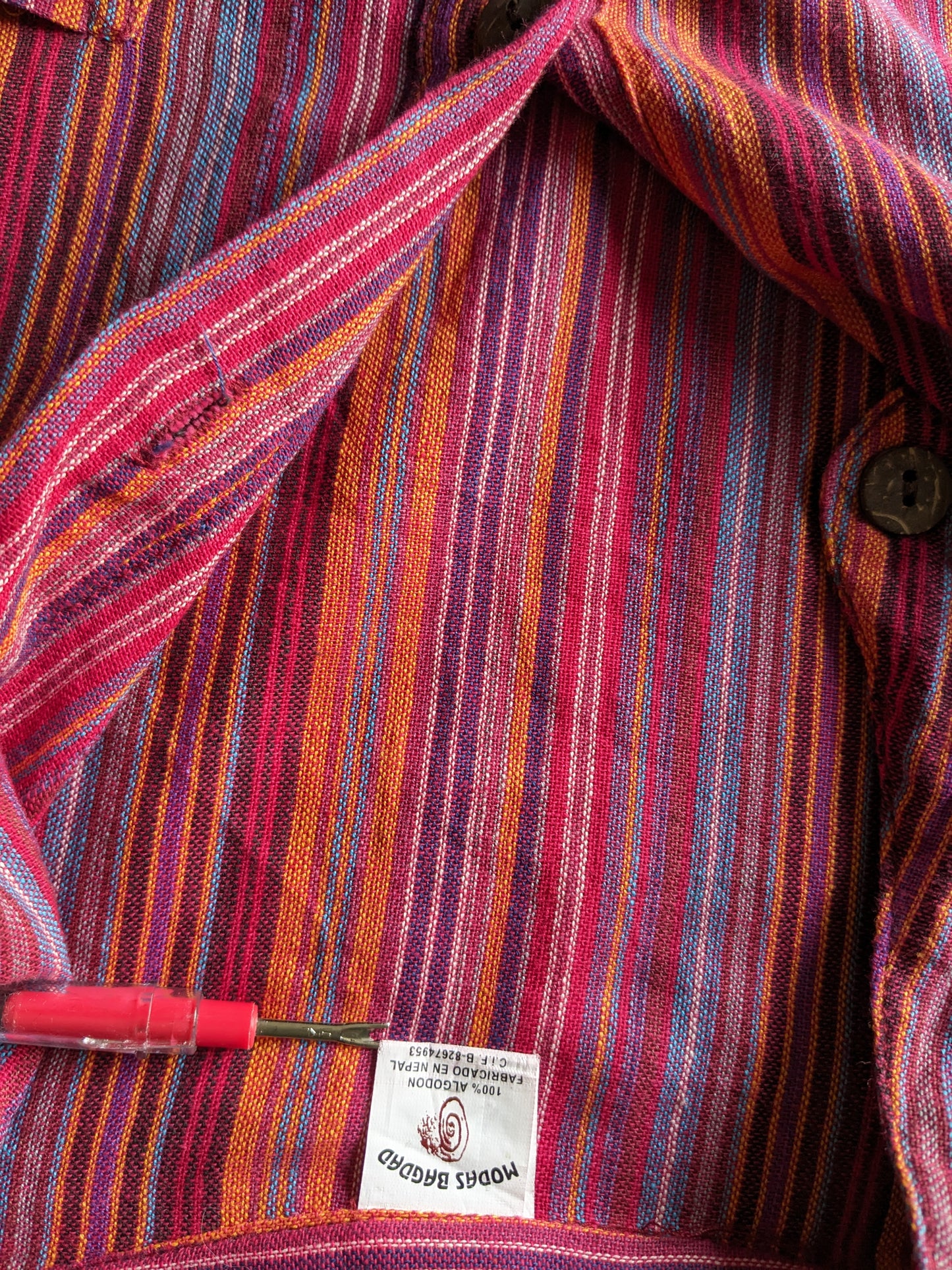 Vintage Modas Bagdad polotrui / overhemd met mao / opstaande / farmer kraag. Rood / gekleurd gestreept. Maat L.