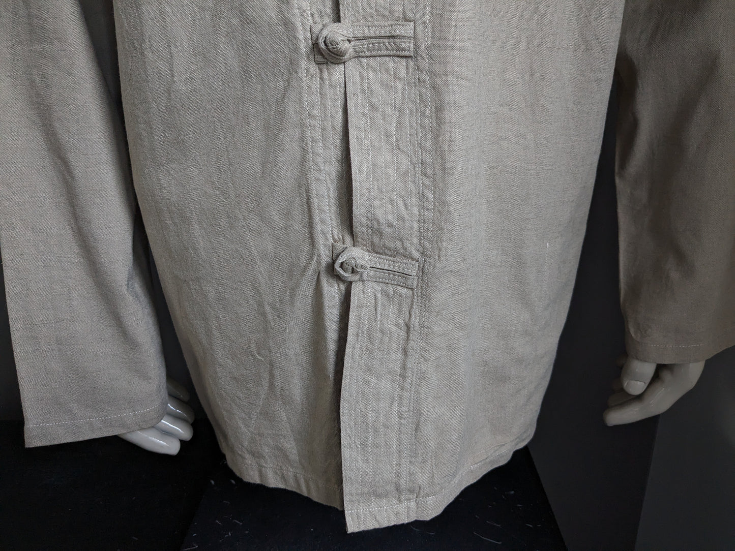 Camicia vintage con bottoni in tessuto e collare MAO / ALEAZIONE / FARMER. Beige colorato. Dimensione 2xl / xxl.