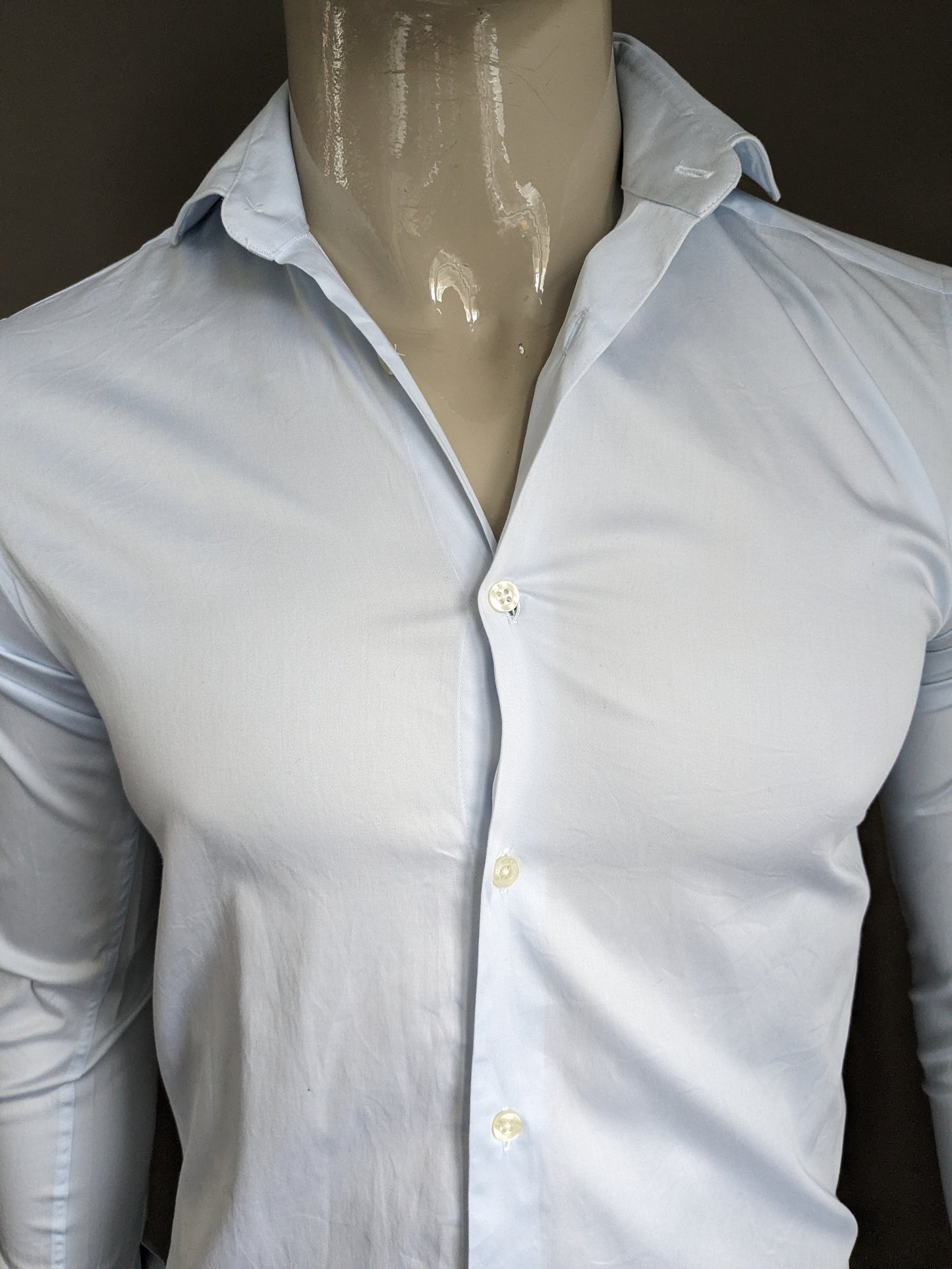 Genti overhemd. Licht Blauw gekleurd. Maat 37 / XS. Skin Fit. Stretch.