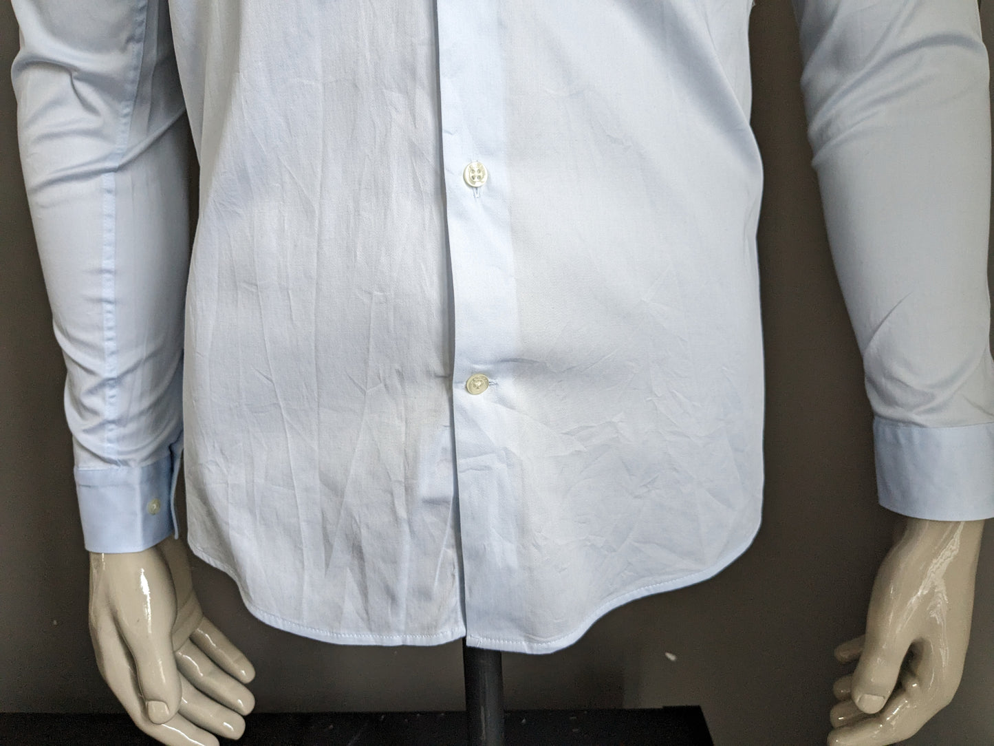 Genti overhemd. Licht Blauw gekleurd. Maat 37 / XS. Skin Fit. Stretch.