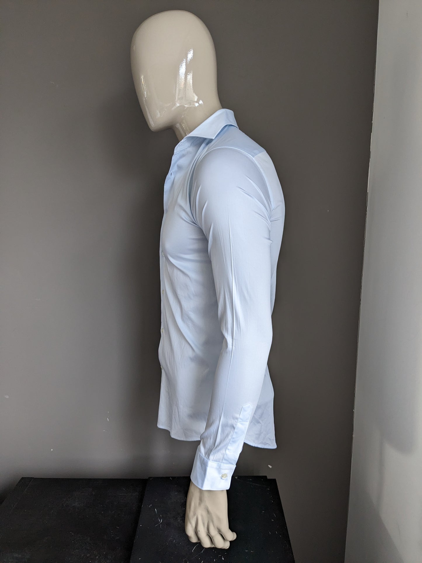 Genti overhemd. Licht Blauw gekleurd. Maat 37 / XS. Skin Fit. Stretch.