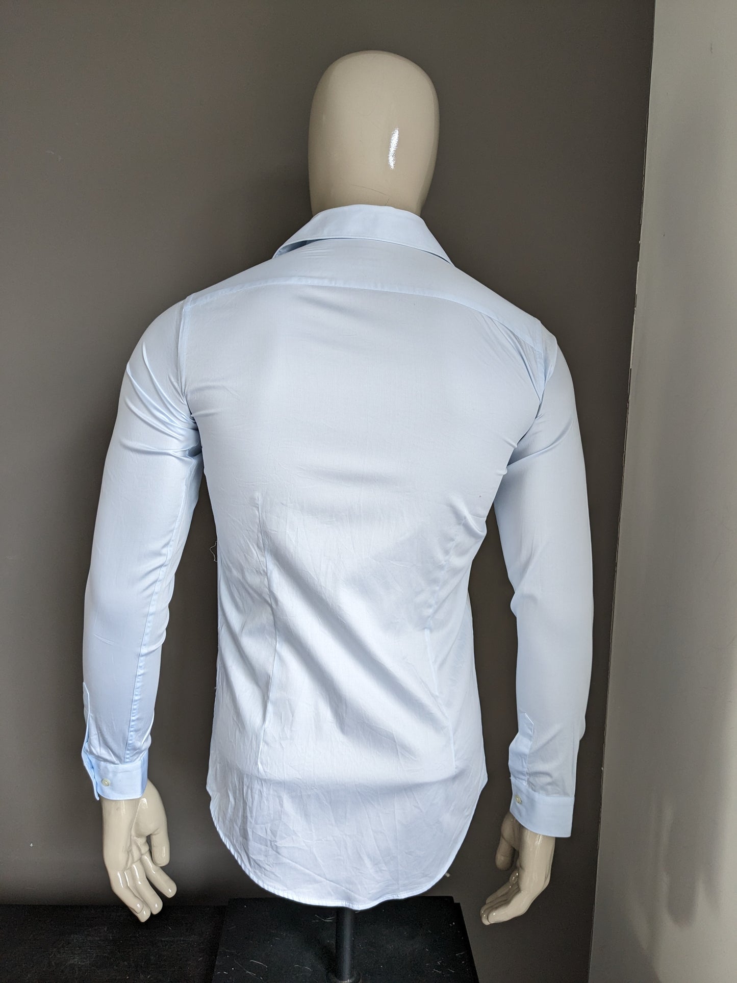 Genti overhemd. Licht Blauw gekleurd. Maat 37 / XS. Skin Fit. Stretch.
