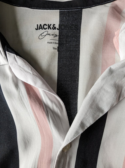 Kurzärmliges Hemd von Jack & Jones. Rosa-schwarz-weißer Vintage-Druck. Größe L.