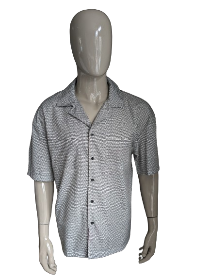 Vintage-Kurzarmshirt. Schwarz-Weiß-Druck. Größe L.