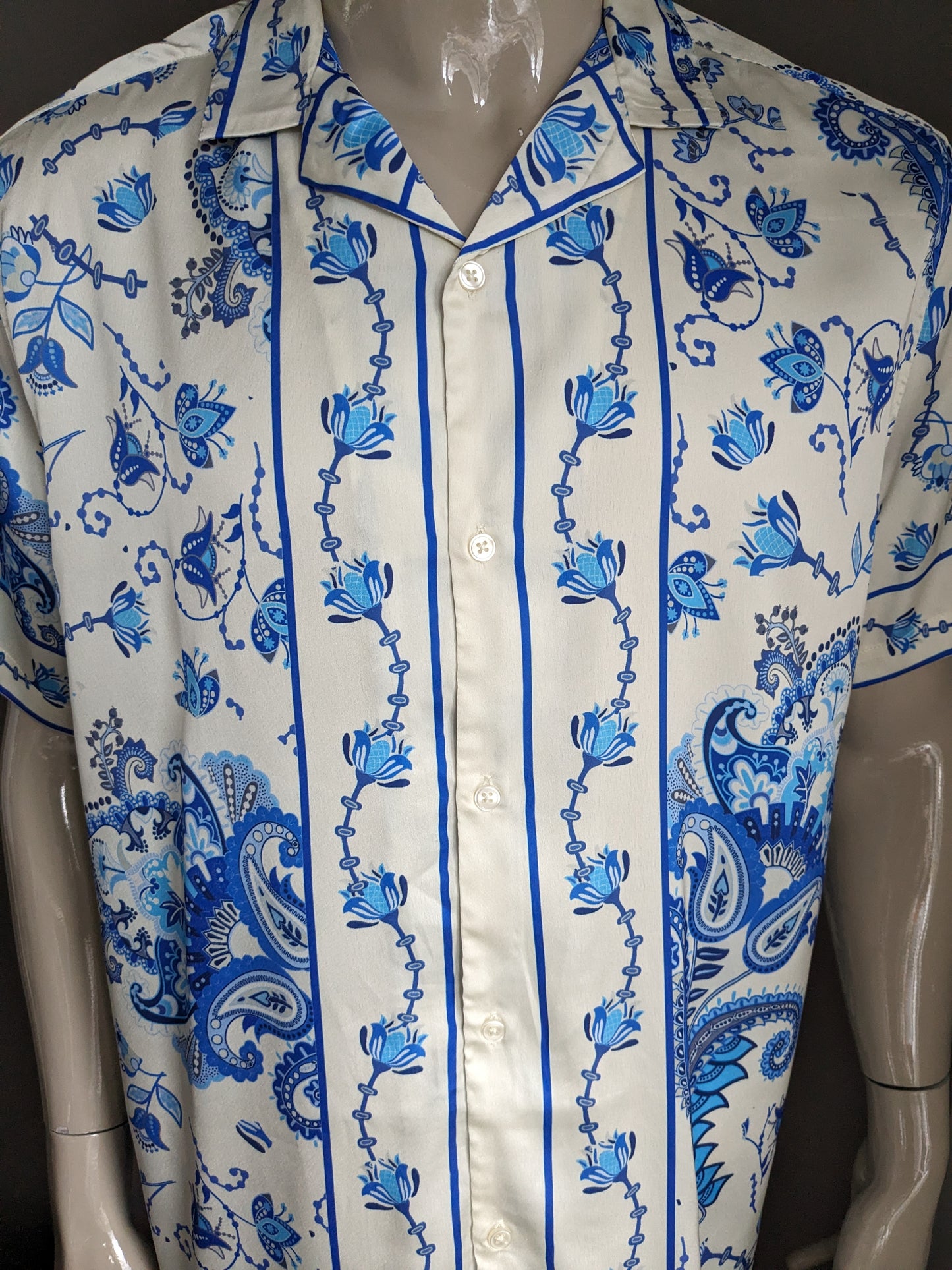 Camisa de diseño ASOS Manga corta. Flores azules beige estampado. Tamaño xl.
